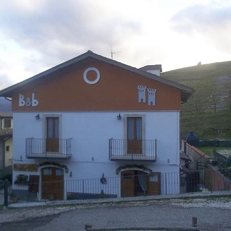 Le Antiche Torri Bed and Breakfast Pescasseroli Exteriör bild