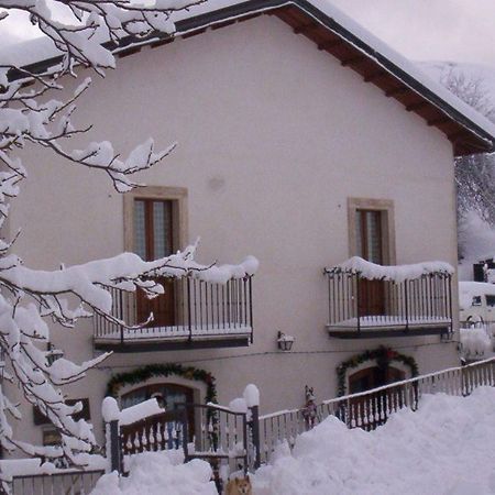 Le Antiche Torri Bed and Breakfast Pescasseroli Exteriör bild