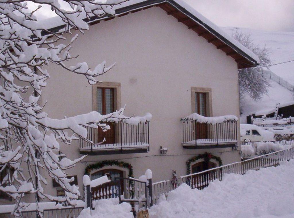 Le Antiche Torri Bed and Breakfast Pescasseroli Exteriör bild