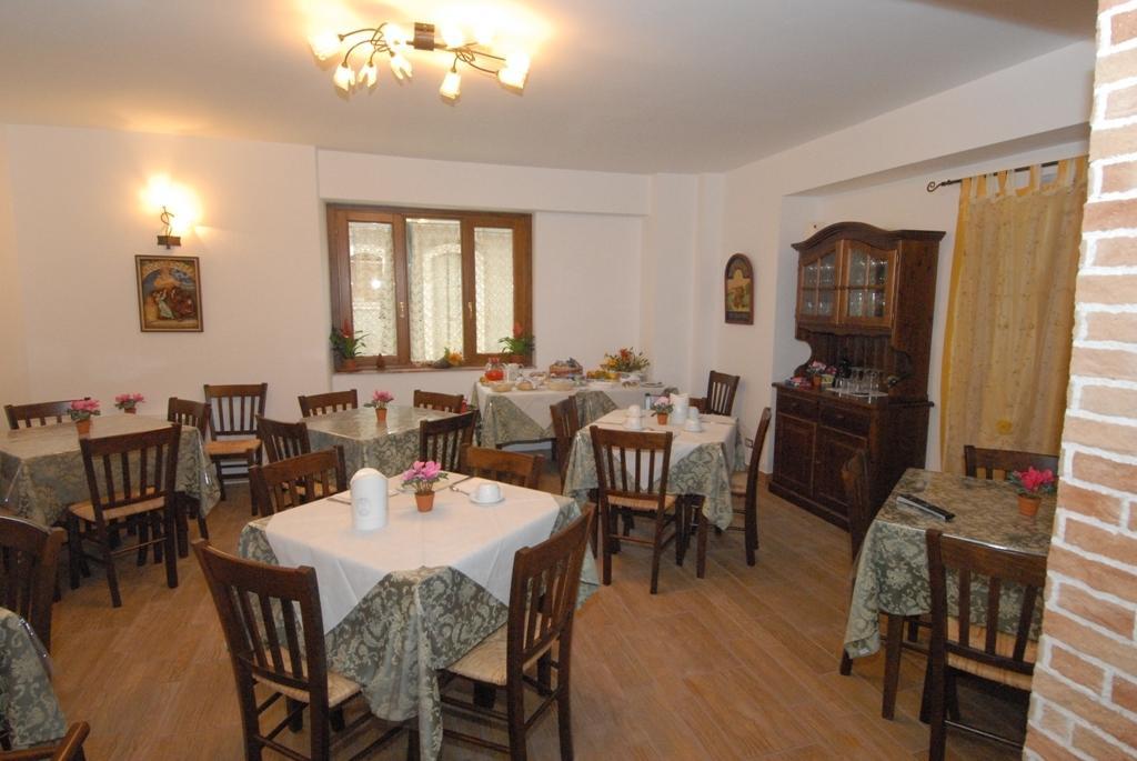 Le Antiche Torri Bed and Breakfast Pescasseroli Exteriör bild