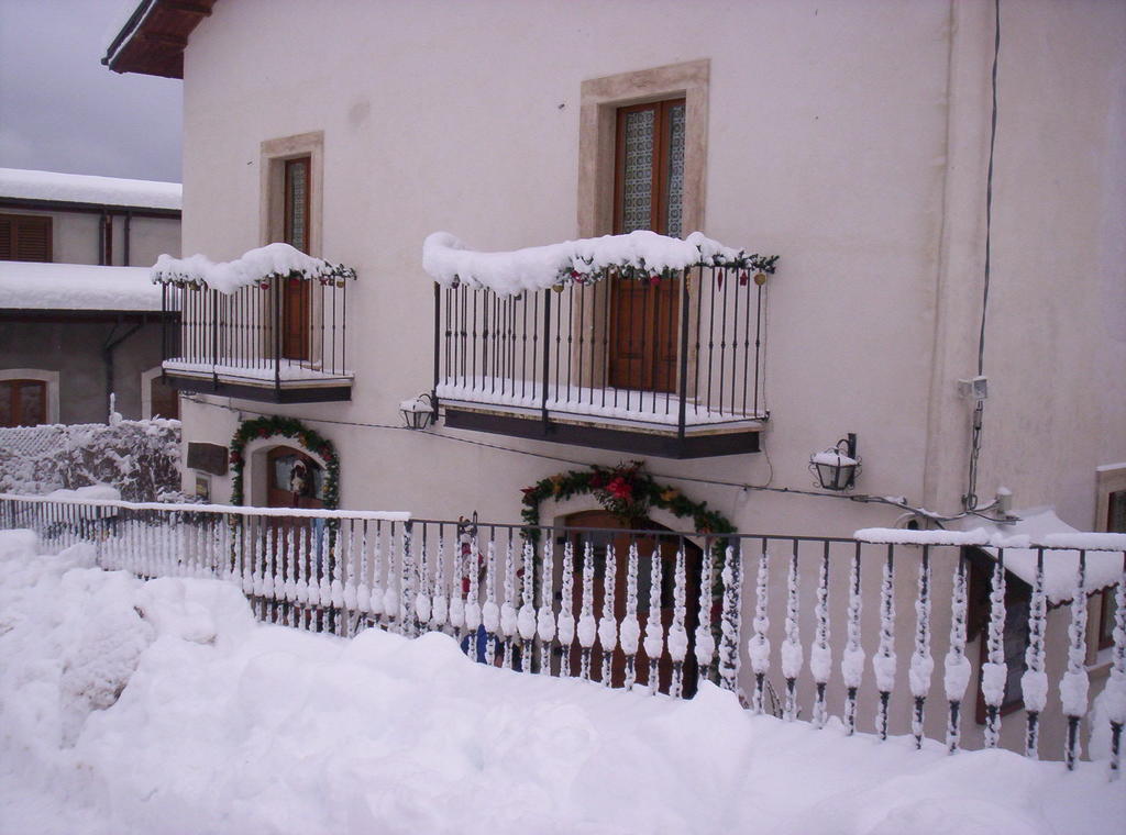 Le Antiche Torri Bed and Breakfast Pescasseroli Exteriör bild