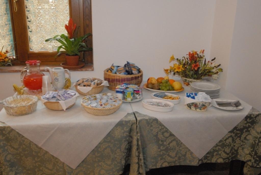 Le Antiche Torri Bed and Breakfast Pescasseroli Exteriör bild